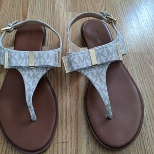 EUC. Michael Kors sandals. SZ 8.5